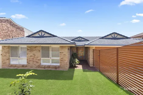Property photo of 11 Castaway Court Robina QLD 4226