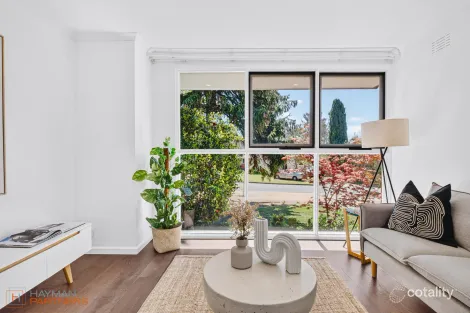 Property photo of 5 Lamb Place Chifley ACT 2606