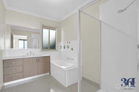 Property photo of 2/58 Baden Drive Hoppers Crossing VIC 3029