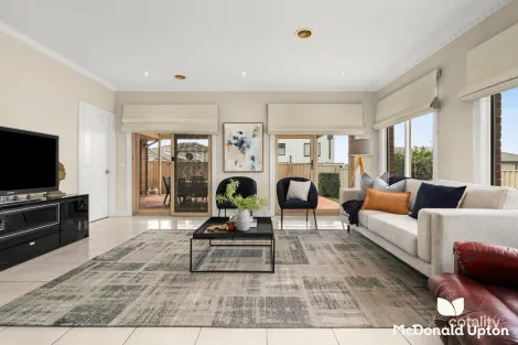 Property photo of 1 Lupin Court Gowanbrae VIC 3043