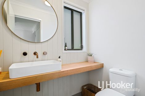 Property photo of 3 Swindale Way Clyde North VIC 3978