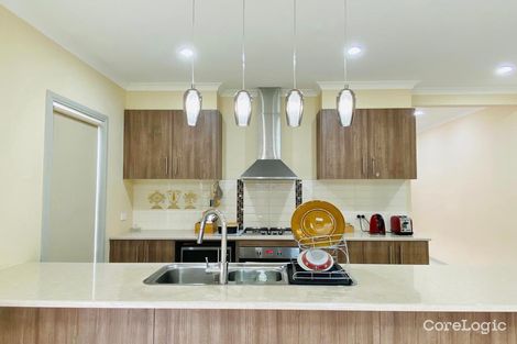 Property photo of 98 Eltham Parade Manor Lakes VIC 3024