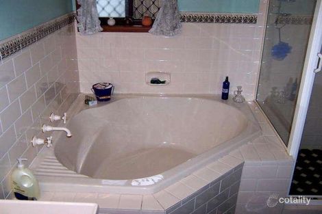 Property photo of 5 Terrigal Place Woodbine NSW 2560