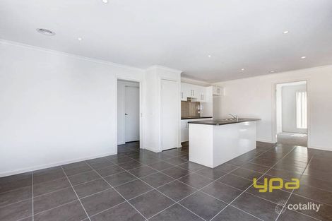 Property photo of 2/5 Mark Drive Tarneit VIC 3029