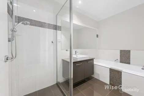 Property photo of 25 Chagall Parade Clyde North VIC 3978