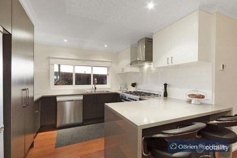 Property photo of 3 Nicholson Close Endeavour Hills VIC 3802