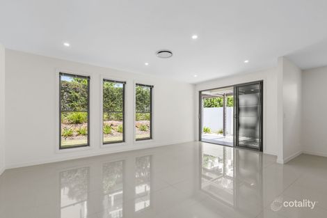 Property photo of 1063B Lakeview Terrace Benowa QLD 4217