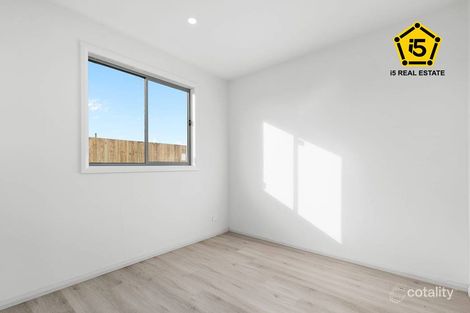Property photo of 12 Palmdale Crescent Mambourin VIC 3024