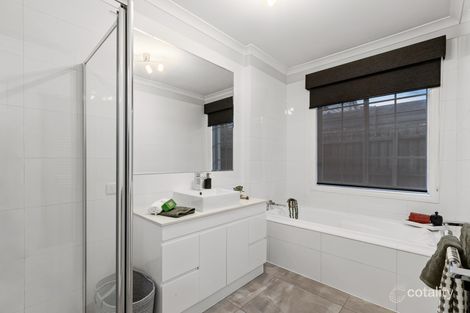 Property photo of 2 Cambridge Crescent Taylors Lakes VIC 3038