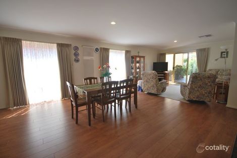 Property photo of 8 Oak Post Place Cranbourne East VIC 3977