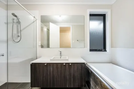 Property photo of 10 Riviera Drive Mount Barker SA 5251
