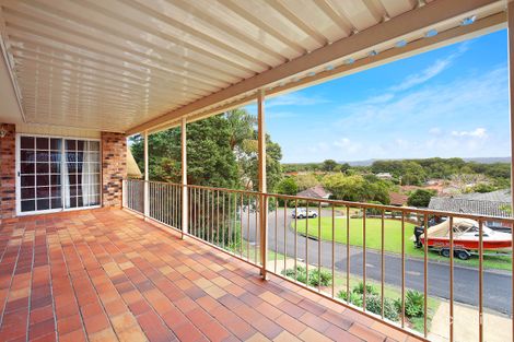 Property photo of 32 White Cedar Close Green Point NSW 2251