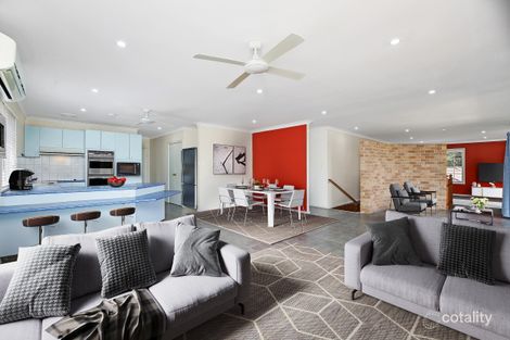 Property photo of 32 White Cedar Close Green Point NSW 2251