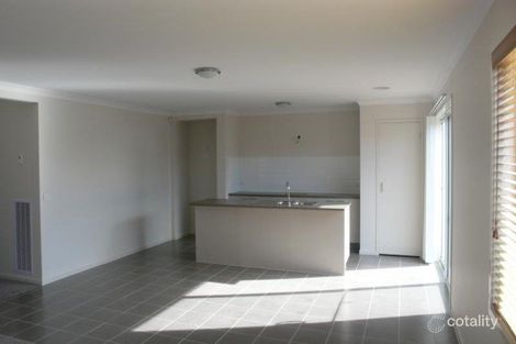 Property photo of 23 Phoenix Circuit Brookfield VIC 3338