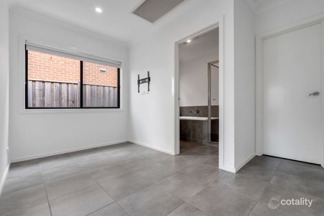 Property photo of 16 Tivoli Way Mickleham VIC 3064