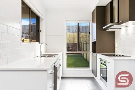 1/111 Mercy Cct, Park Ridge, QLD 4125