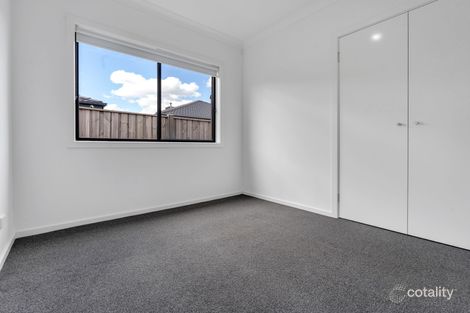 Property photo of 16 Tivoli Way Mickleham VIC 3064