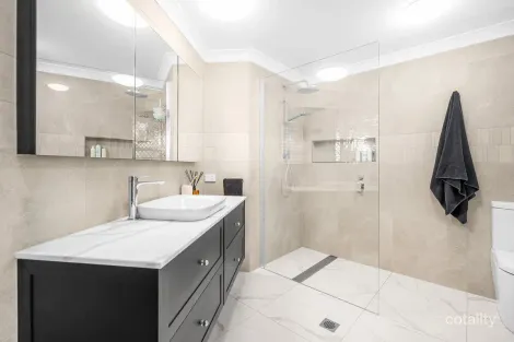 Property photo of 43 Scanlen Crescent Wynnum West QLD 4178