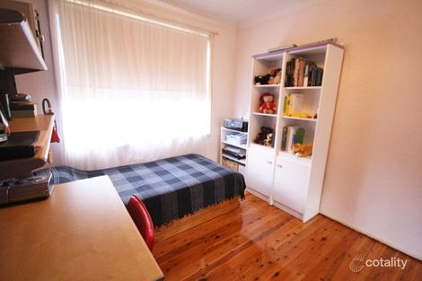 Property photo of 5 Hagen Place Glenfield NSW 2167