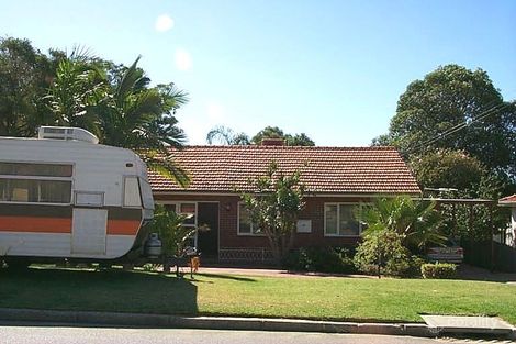 15 Woodhams St, Willagee, WA 6156