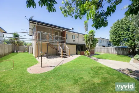 Property photo of 35 Hibiscus Kin Kora QLD 4680