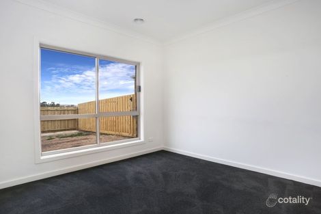 Property photo of 5 Nest Circuit Cranbourne East VIC 3977
