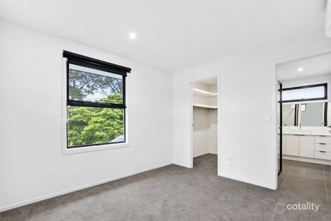 Property photo of 1/241 Roslyn Road Highton VIC 3216