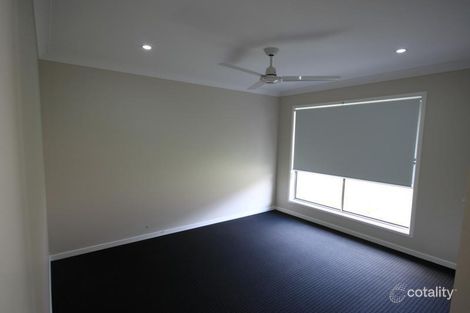 Property photo of 19 Cassidy Crescent Willow Vale QLD 4209