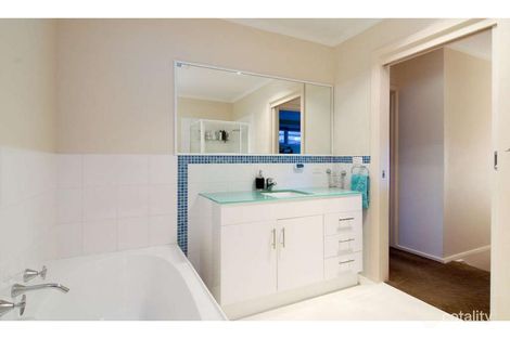 Property photo of 13 Outlook Drive Berwick VIC 3806