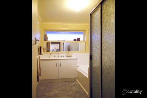 Property photo of 116 Guthridge Parade Sale VIC 3850