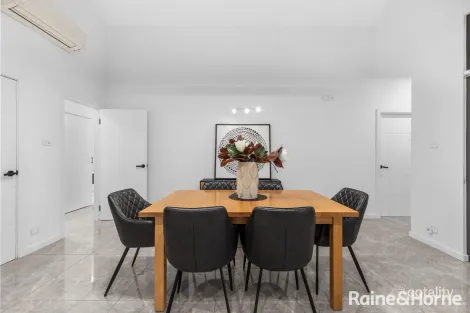 Property photo of 5 Roebuck Place Illawong NSW 2234