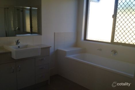 9 Flintwood St, Rural View, QLD 4740