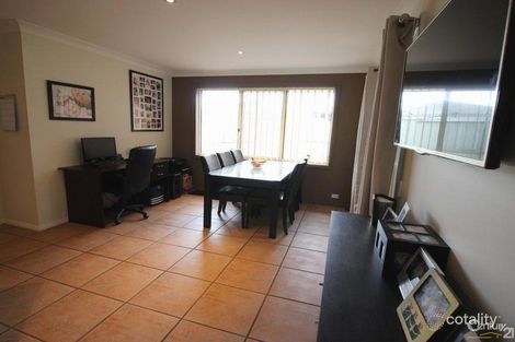 Property photo of 32 Flamingo Drive Cameron Park NSW 2285