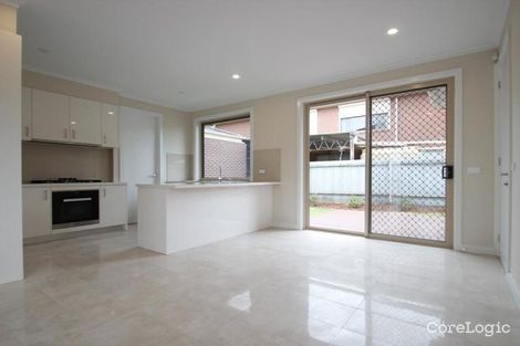 Property photo of 2/8 Alexander Avenue Oakleigh East VIC 3166