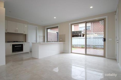 Property photo of 2/8 Alexander Avenue Oakleigh East VIC 3166