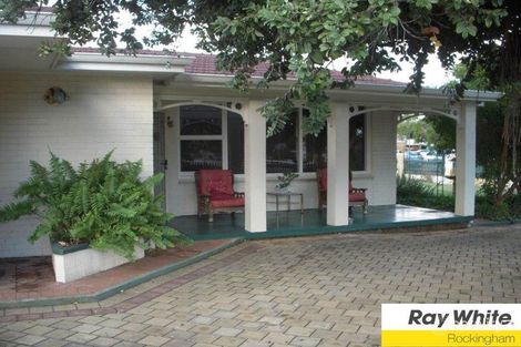 2 Columbia Cl, Rockingham, WA 6168