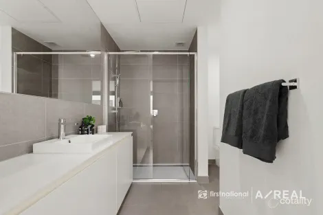 Property photo of 29 Sharp Circuit Mill Park VIC 3082