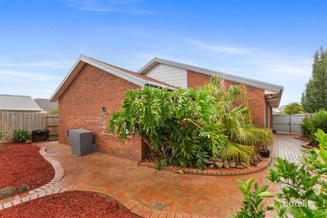 Property photo of 4 Dutchman Court Taylors Lakes VIC 3038
