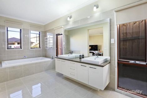 Property photo of 18 Woolondoon Drive Highton VIC 3216