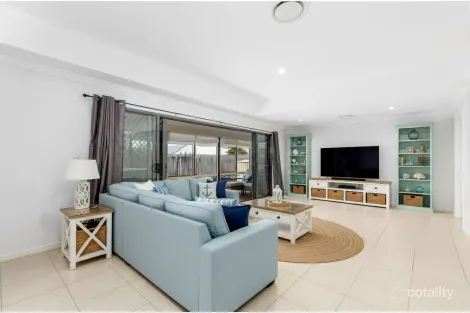 Property photo of 7 Elanda Court Tin Can Bay QLD 4580