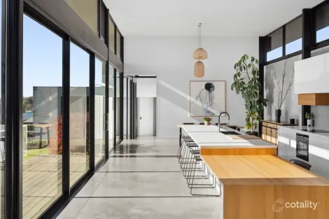 Property photo of 72 Stoneleigh Crescent Highton VIC 3216