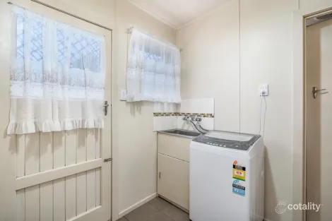 Property photo of 1/11 Leichhardt Street Centenary Heights QLD 4350