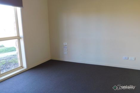 2/1 Gentzen Dr, Wyndham Vale, VIC 3024