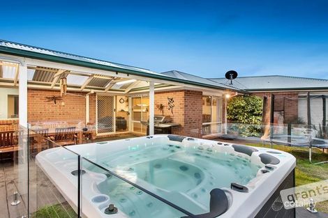 Property photo of 6 Barber Court Berwick VIC 3806