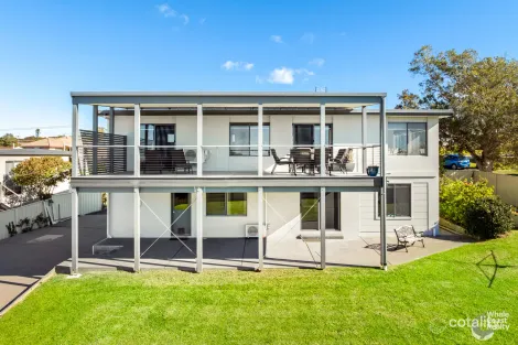 Property photo of 38 Cresswick Parade Dalmeny NSW 2546