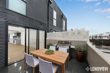 7 Village Walk, South Kingsville, VIC 3015