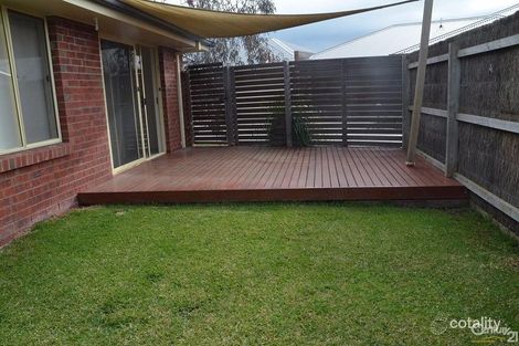 1/55 Sandalwood Dr, Pakenham, VIC 3810