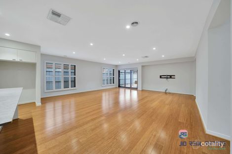 Property photo of 9 Bow Place Thornhill Park VIC 3335