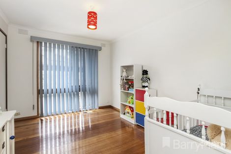 8 Wolverton Dr, Gladstone Park, VIC 3043