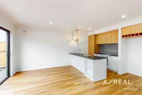 Property photo of 28 Fewster Circuit Mickleham VIC 3064